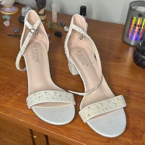 De Blossom Collection Women's Silver Heels